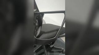 كرسي دوار للمكتب باللون الأسود مريح ومريح