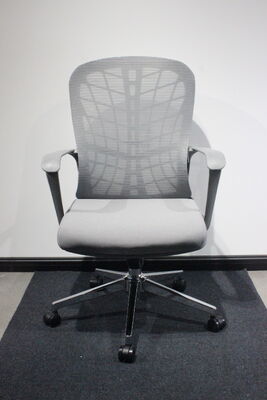 سعر جيد الكرسي المتحرك المكتب الأسود 11 كجم التصميم الايرغونومي القابلة للتعديل في الارتفاع المقعد المريح مناسب لغرف المؤتمرات الانترنت